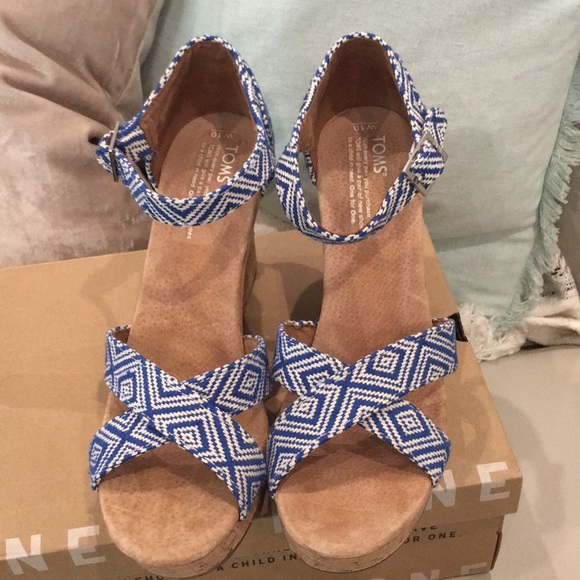 TOMS Strappy Wedge Ink Woven Diamond - Picture 2 of 7